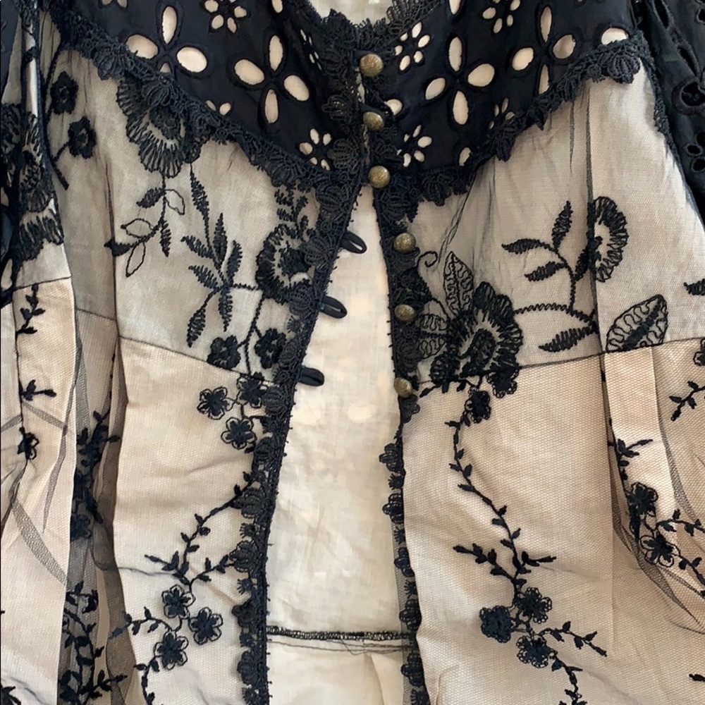 Lace top - Picture 4 of 4